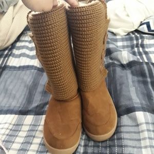 Holly button boots EU39, US 8, 8.5
